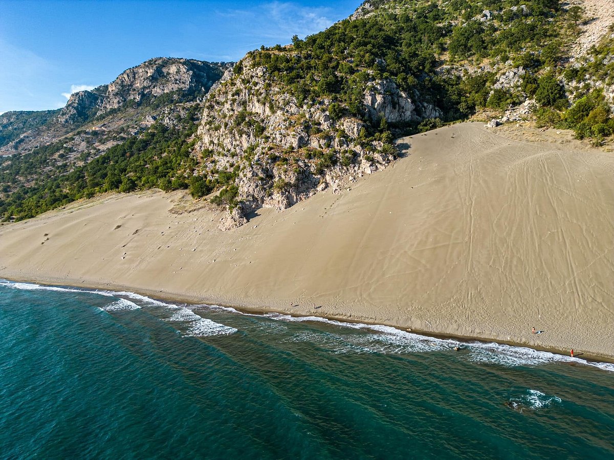 The dramatic sand dune meeting the sea at Rana e Hedhun beach near Shkodra